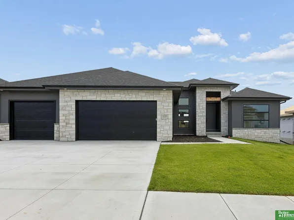 10709 S 219th Ave, Gretna, NE 68028