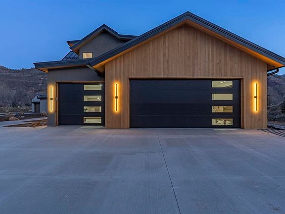 3rd image of 102 Elkview Court