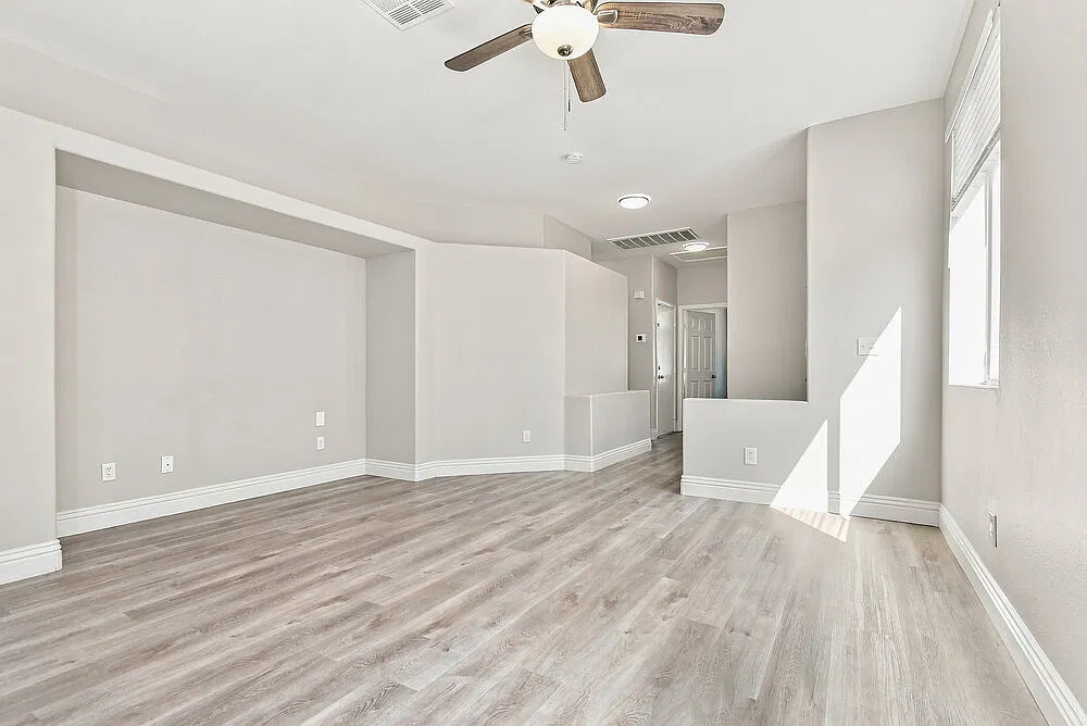 3 bed, 2.0 bath, 1305 sqft, $2,040 — Photo 4
