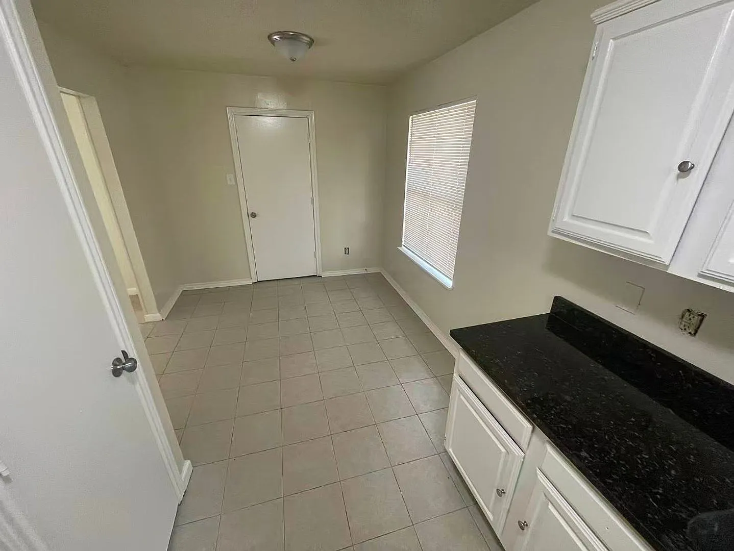 Beautiful 4 Bedroom 2 Bathroom in Plano! — Photo 2