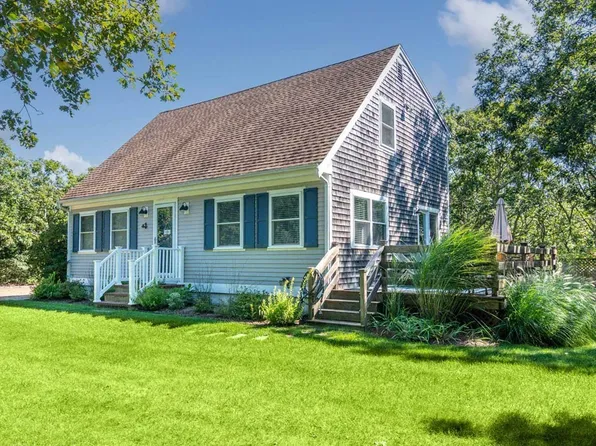 72 Vineyard Meadow Farms Rd W, Vineyard Haven, MA 02568