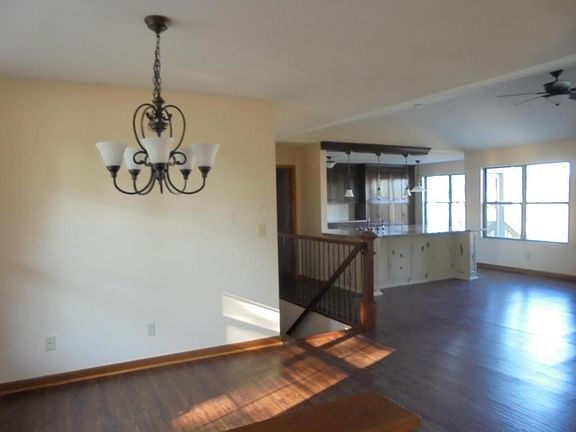 4th image of 951 River Trail Dr