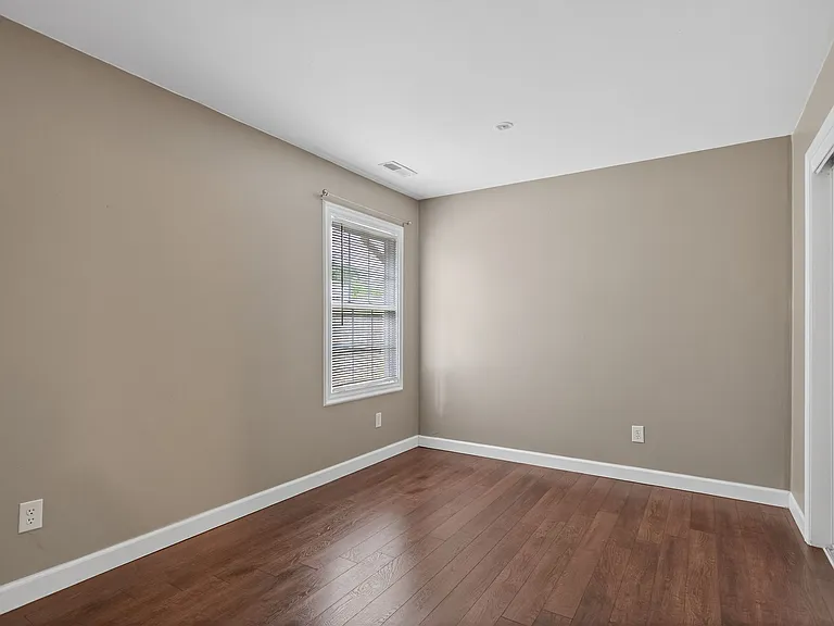 5677 Rushmere Dr — Photo 15
