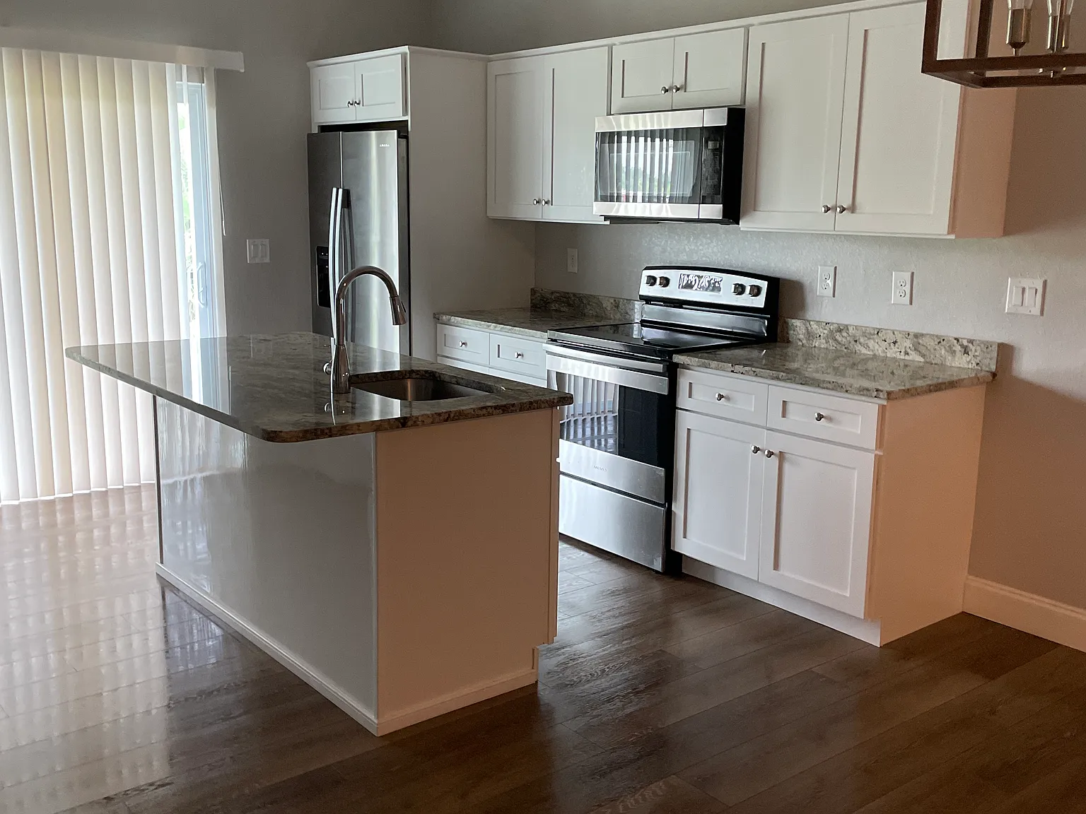 2 bed, 932 sqft, $1,600 — Photo 3