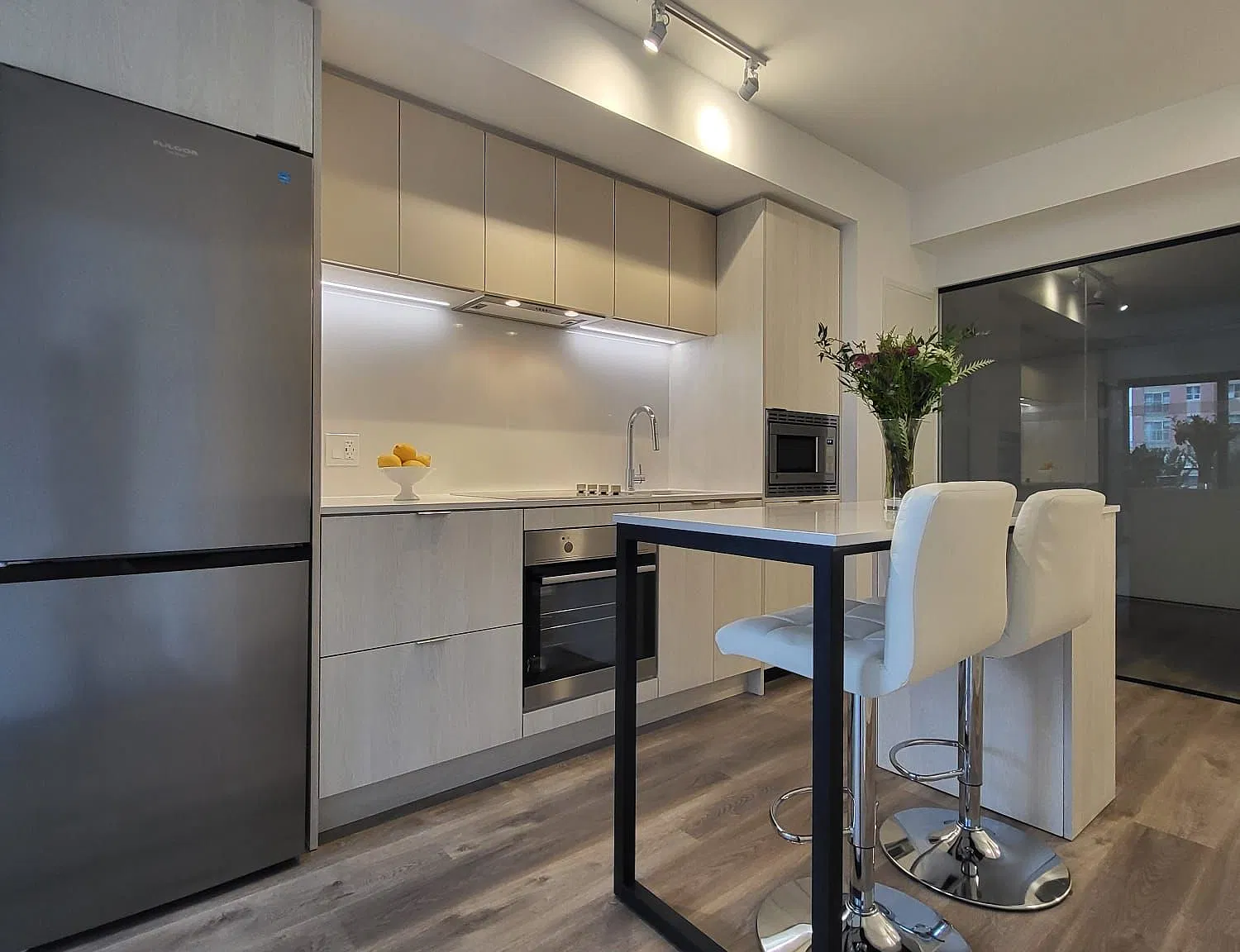 1 Jarvis Condos — Photo 2