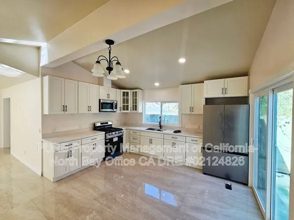 937 N Oak St, Ukiah, CA 95482