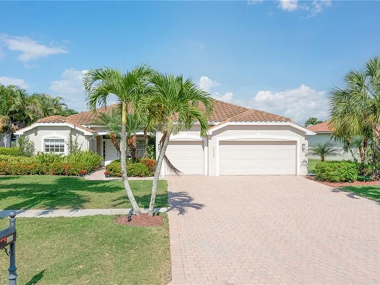 2250 Grove Dr — Photo 1