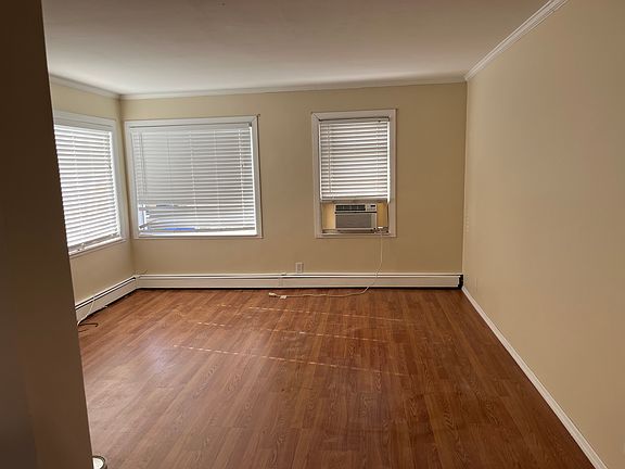 3rd image of 627 W Park Ave