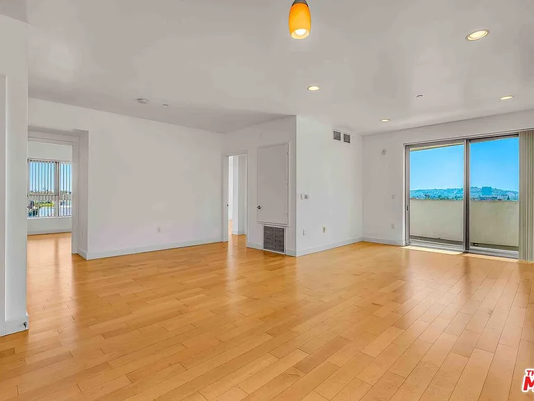 1260 S Corning St #305 — Photo 5