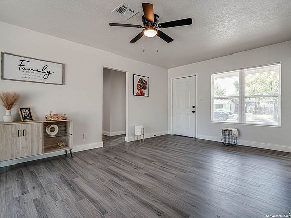 5th image of 507 Adrian Dr