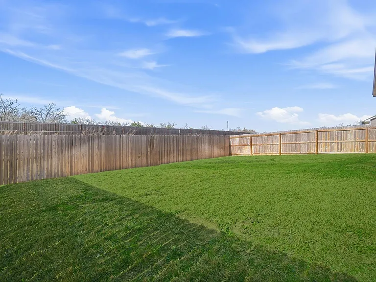 1318 Kingsgate Dr — Photo 30