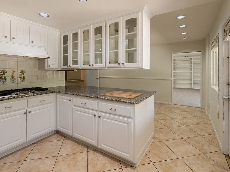 3102 Granville Ave — Photo 4