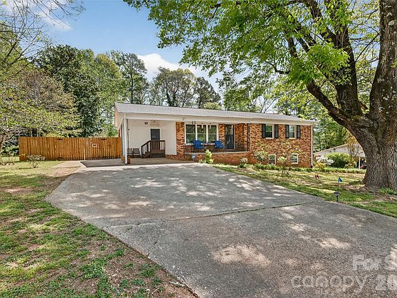 3rd image of 125 Delmar Rd