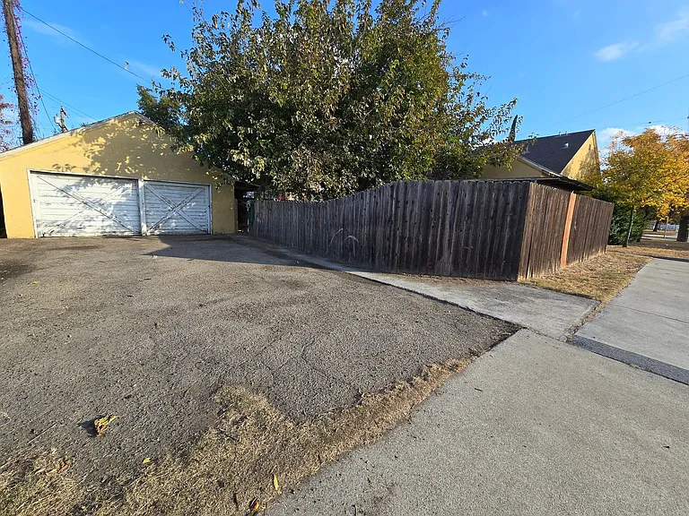 630 Neville St — Photo 2