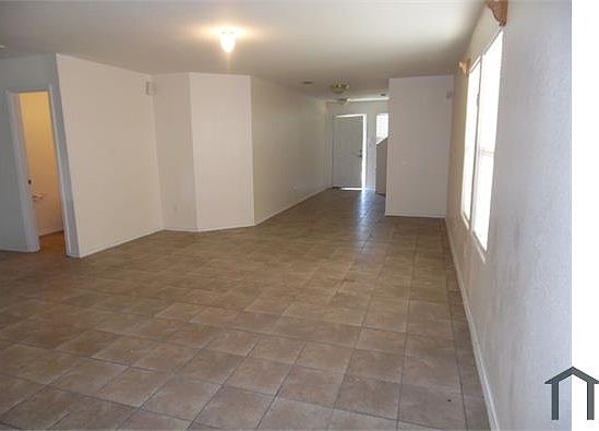 3rd image of 843 Darbydale Crossing Ln