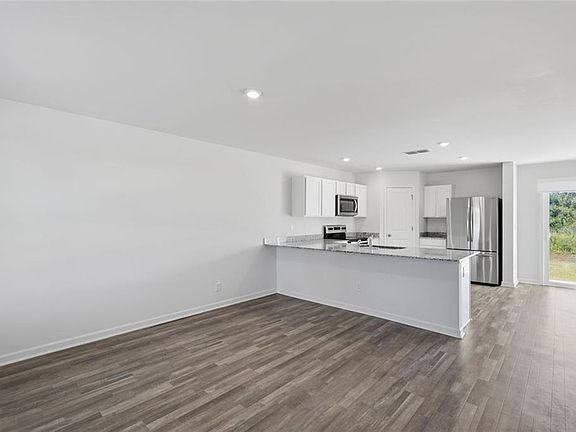 3rd image of 133 Oxford Ln