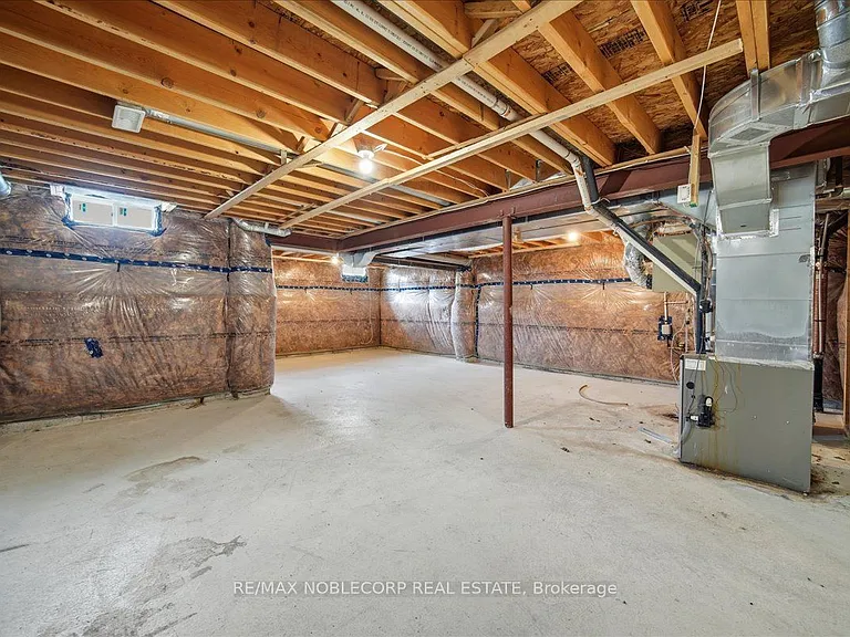 226 Bruce Cameron Dr — Photo 39