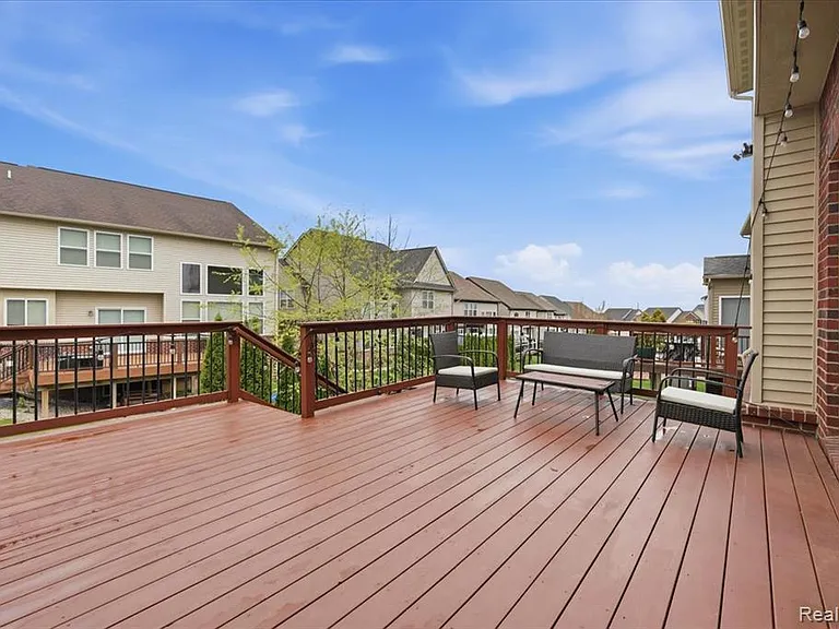 1114 Wales Dr — Photo 36