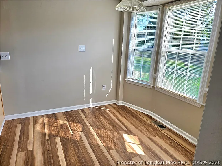 108 Laura Ln — Photo 6