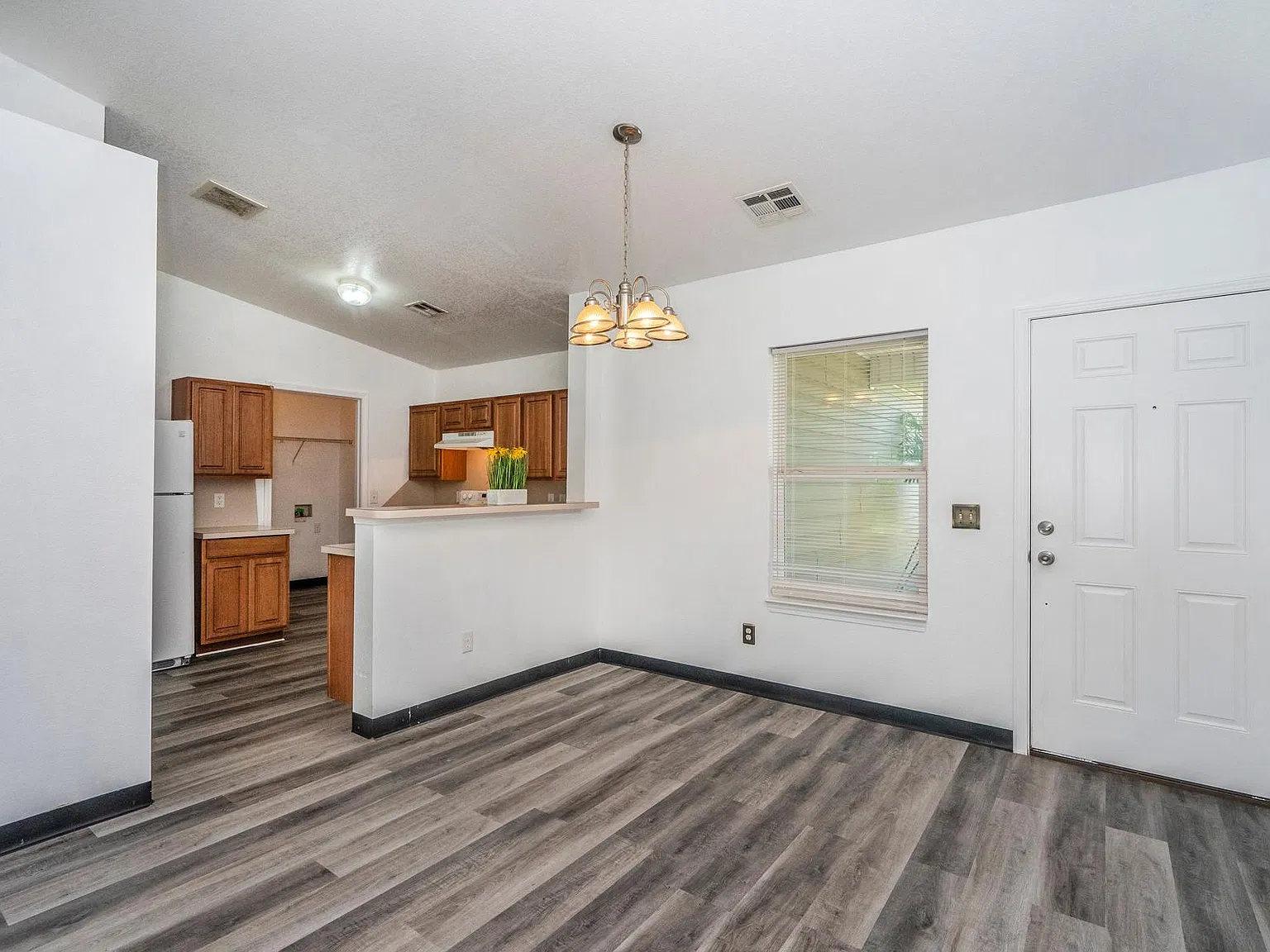 3 bed, 1200 sqft, $1,500 — Photo 4