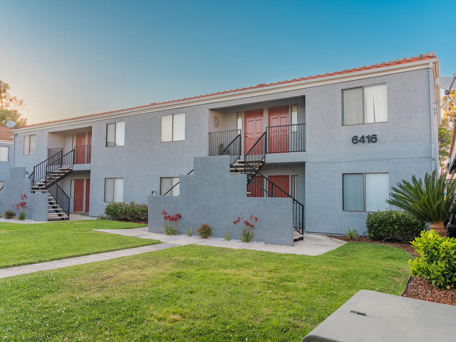 Citrus Court Apartments — Photo 2