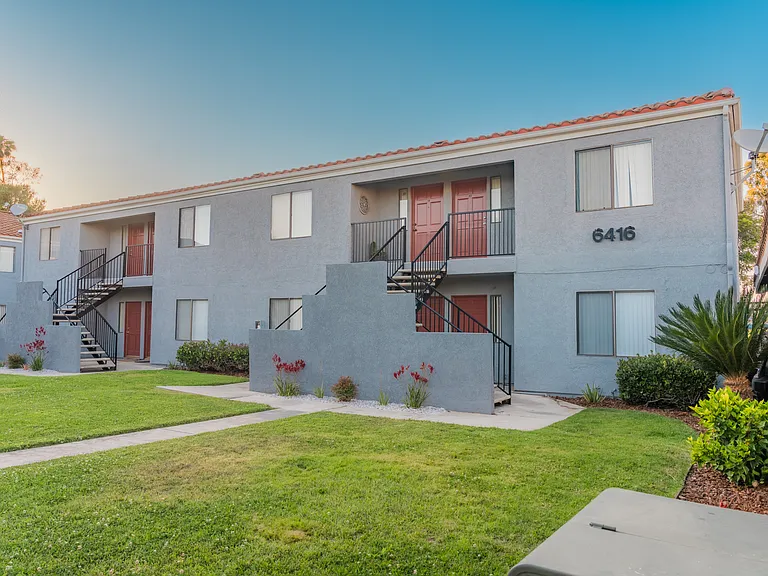 Citrus Court Apartments — Photo 3
