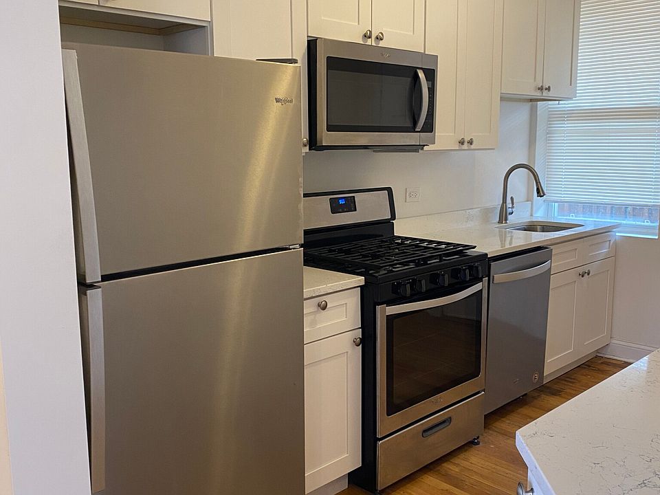 1st image of 2136 W Berteau Ave APT 3S