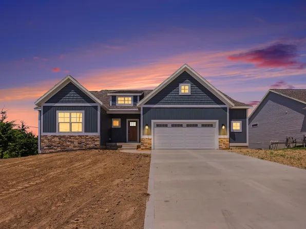 9585 Fields Dr #1, Zeeland, MI 49464