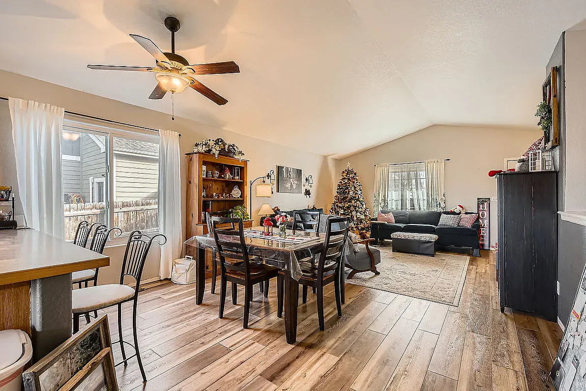 3 bed, 2600 sqft, $2,500 — Photo 3
