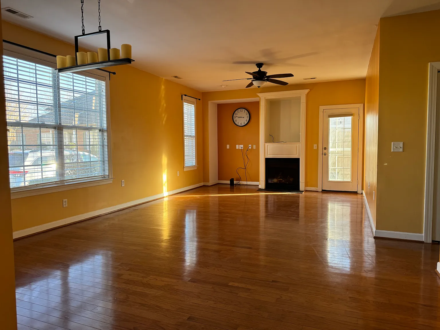 3 bed, 1901 sqft, $2,700 — Photo 2