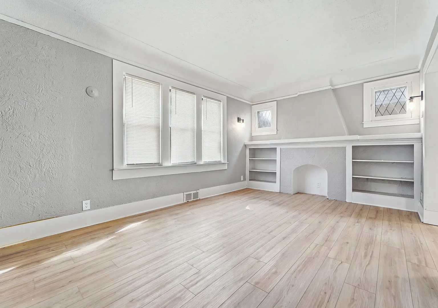 Brick Colonial with Space for the Whole Family - Section 8 Approved — Photo 3