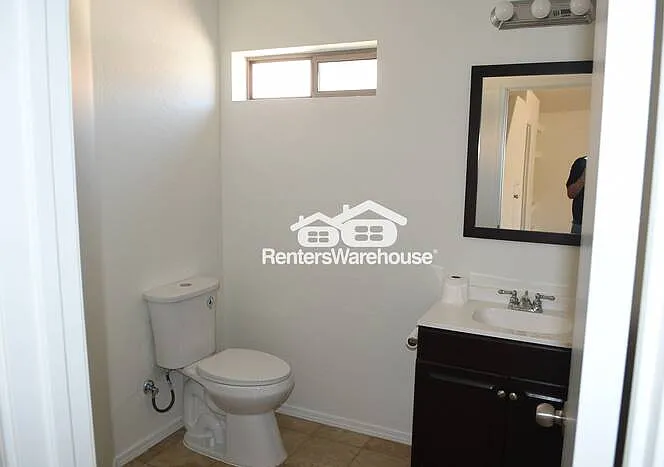 10426 W Oregon Ave — Photo 10