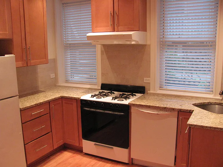 3706 N Bosworth Ave #1 — Photo 3