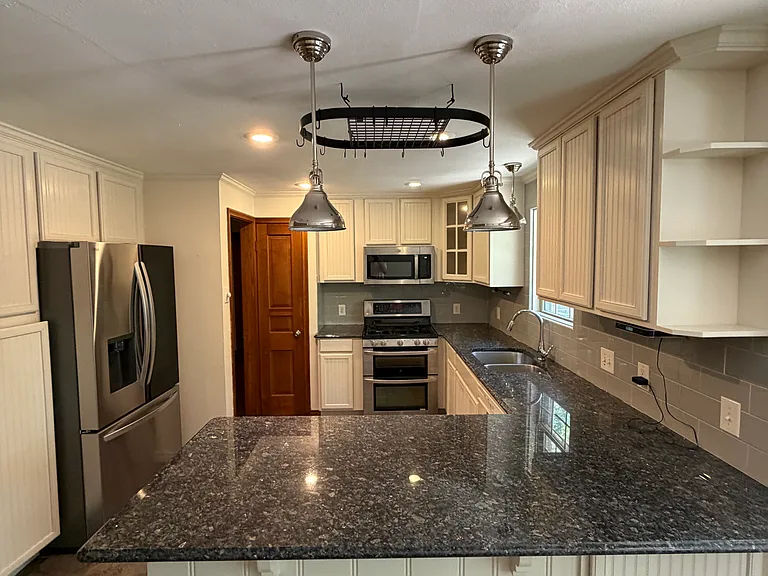 6452 E Lovers Ln — Photo 5