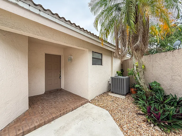 5851 Bristol Ln — Photo 22