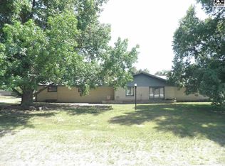 3 Williamson Dr, Hutchinson, KS 67502