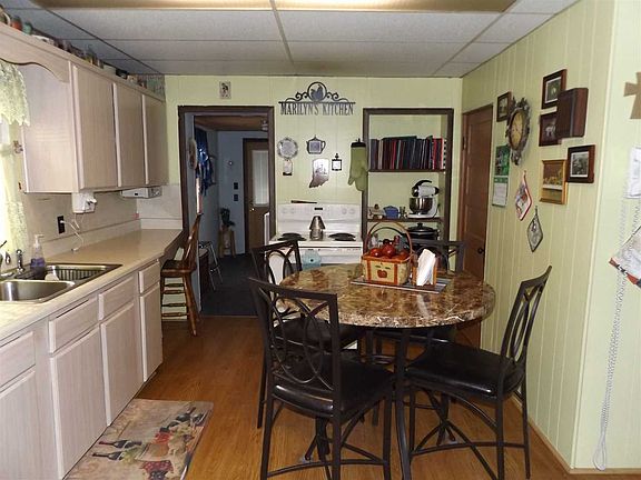 3rd image of 107 E 1st St
