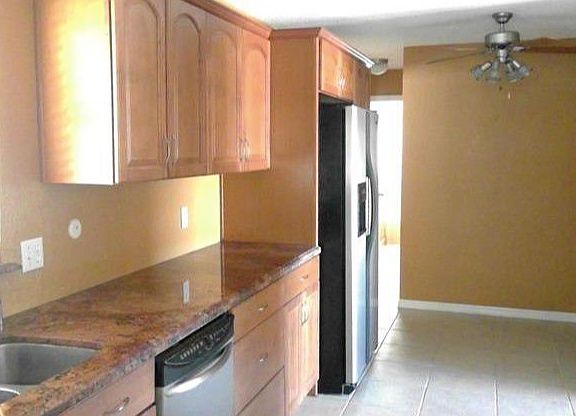 4th image of 660 San Roy Dr S