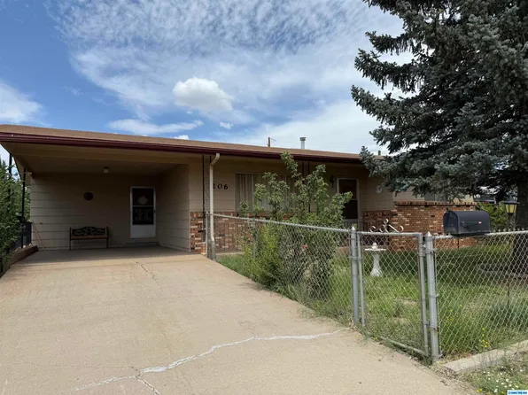206 Hutchinson St, Santa Clara, NM 88026