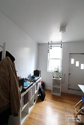 Rented by Grand & Co. | media 5