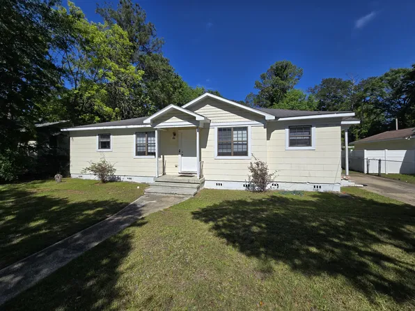 706 Chinook St, Dothan, AL 36303