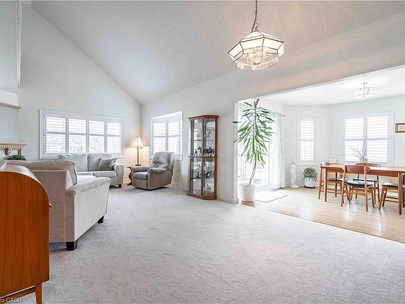 5th image of 195 Silverbirch Blvd
