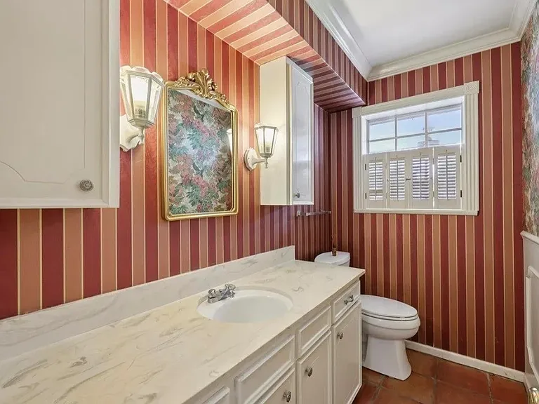 5710 Glasgow Ln — Photo 10