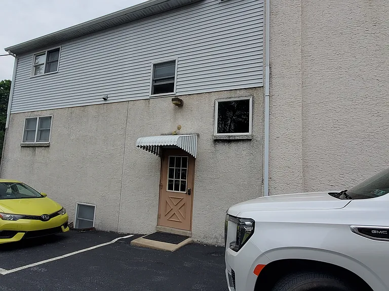 415 E 4th St #6 — Photo 9