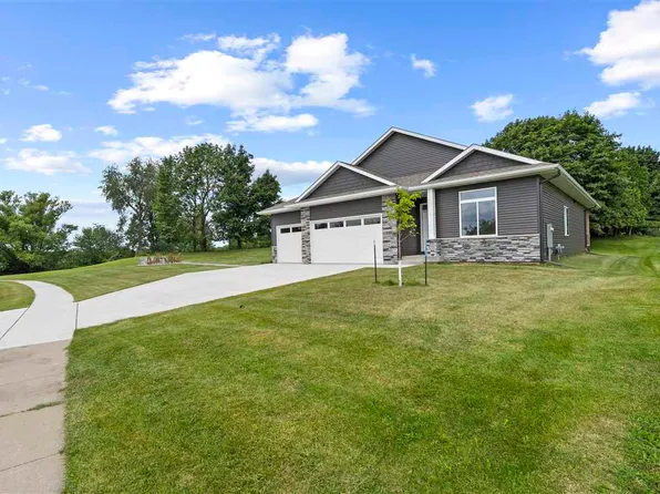 905 Lincolnshire Pl, Coralville, IA 52241