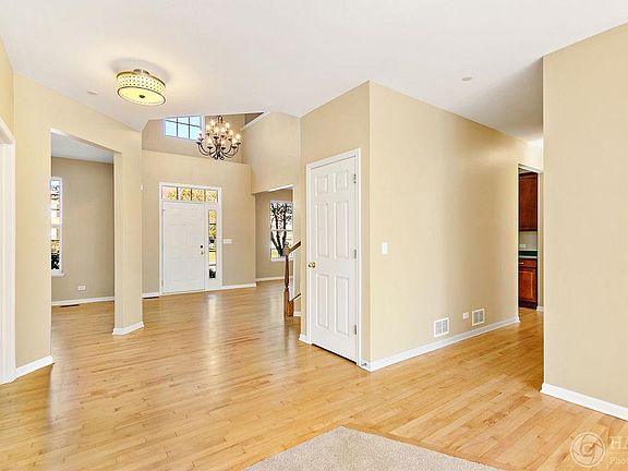 4th image of 6087 Russell Dr