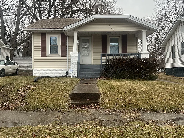 1337 E Moore St — Photo 3