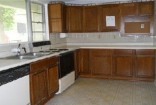 3rd image of 4629 W 72nd St