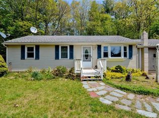 10 Snell St, Sturbridge, MA 01518