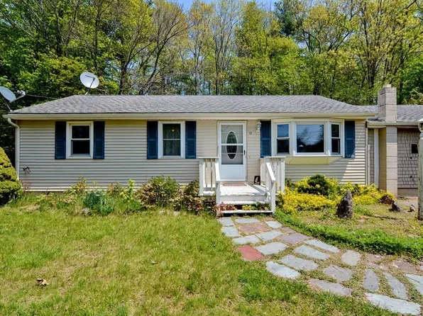 10 Snell St, Sturbridge, MA 01518